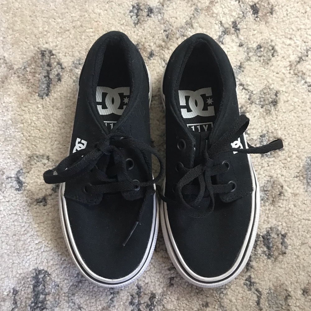 DC Toddler Boy Black Lace Up Sneakers Size 11